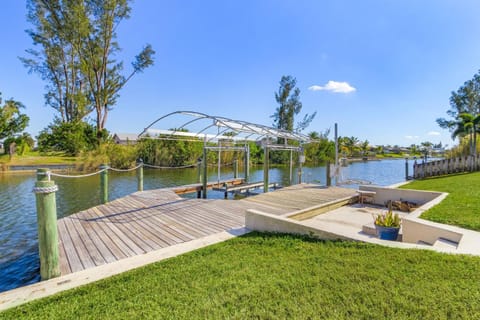 Charming Tranquility, Heated Pool, Boat Dock - Off the Hook Haven - Roelens House in Cape Coral