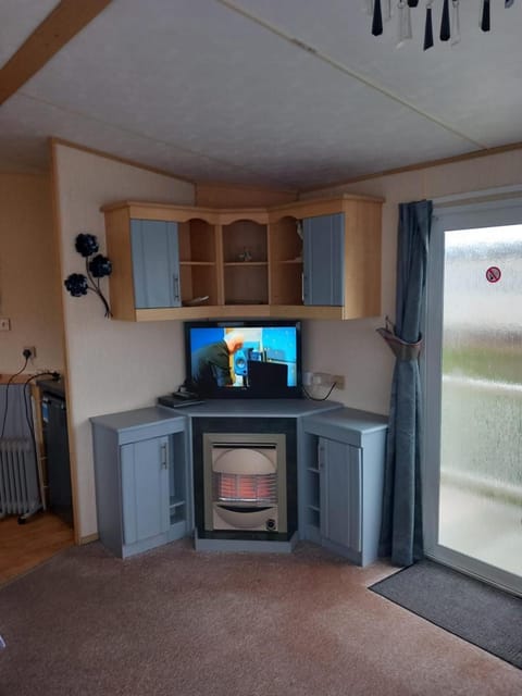 Cozy caravan in Mablethorpe Chalet in Mablethorpe