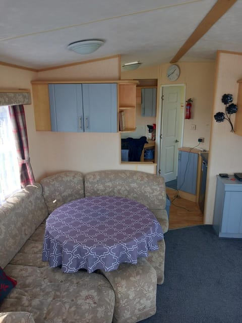 Cozy caravan in Mablethorpe Chalet in Mablethorpe