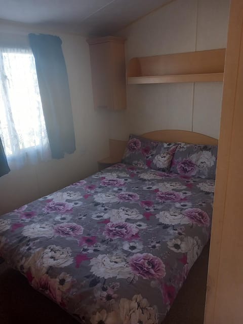 Cozy caravan in Mablethorpe Chalet in Mablethorpe