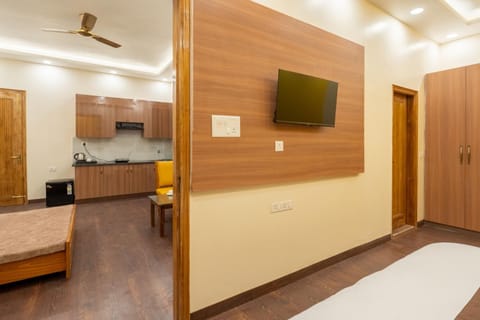 Communal lounge/ TV room, Bed, TV and multimedia, Kitchen or kitchenette, Photo of the whole room, Bedroom, minibar, wardrobe, air conditioner