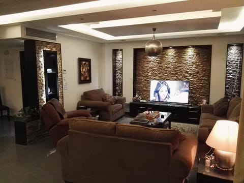 Communal lounge/ TV room, TV and multimedia, Seating area