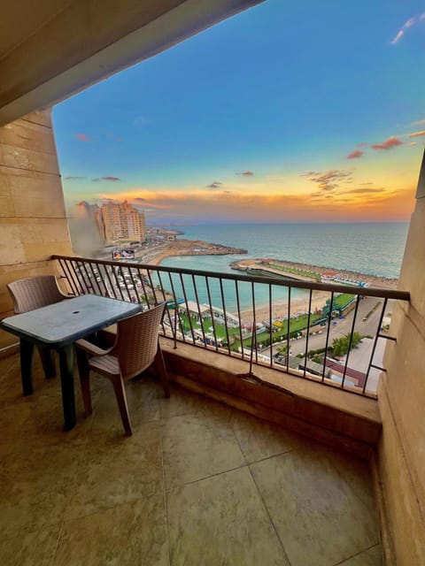 Patio, Day, Natural landscape, View (from property/room), Balcony/Terrace, Dining area, Beach, Sea view