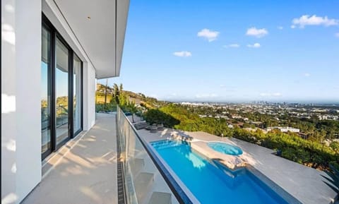 #Marbella Lane - Luxe Home with Breathtaking Views House in Hollywood