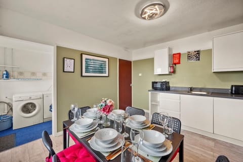 Spacious House with Parking & Garden - Sleeps 7 Casa in Maidstone