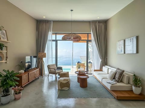 Luxurious 3BR Villa with Infinity Pool Sea View House in Ban Tai