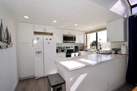 2Bed 2Bath APT walking distance to BEACH and BAY in PB Apartment in Mission Bay