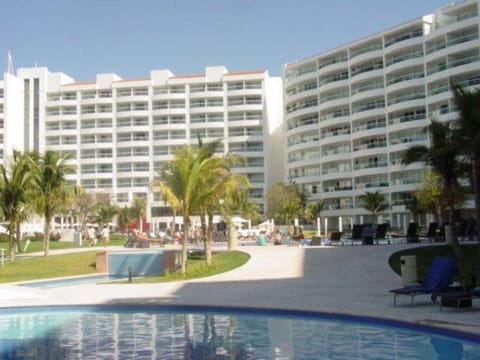 Luxurious Beachfront Condominium! Casa Sirenita Apartment in Nuevo Vallarta