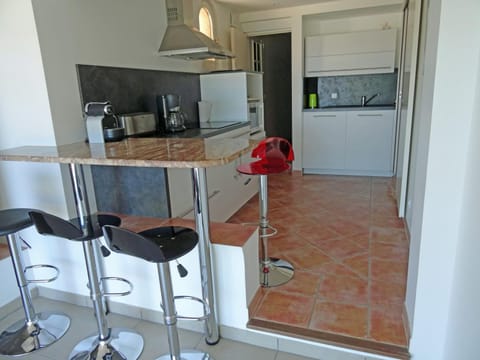 Dining area, dishwasher, kitchen