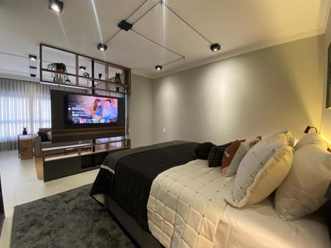 Bed, TV and multimedia, Photo of the whole room, Bedroom