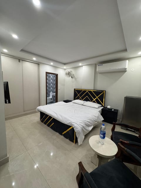 Cozy Retreat Luxury Studio Apartment Apartment in Lahore