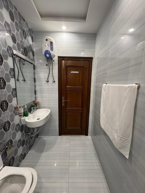 Shower, Bathroom, bidet, towels