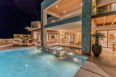 NEW Stunning Villa, full staff, gym and has its own Private Swimmable Beach Villa in Baja California Sur