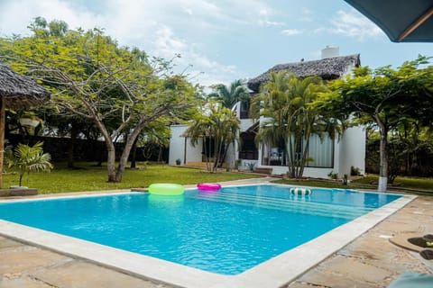 Serene 3 bed villa in the garden Villa in Diani Beach