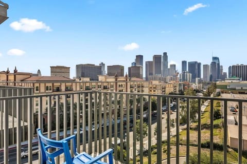 The Sky loft Suite, DTLA Sunset Views Apartment in Echo Park