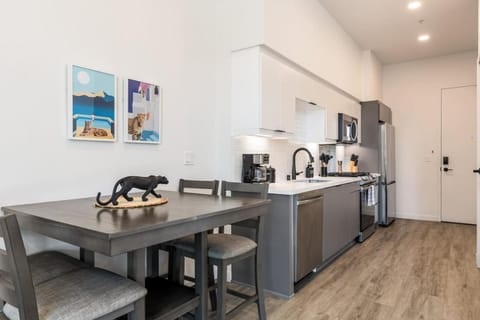 The Skyline Suite-Sleek Studio Near Dodger Stadium Apartment in Echo Park