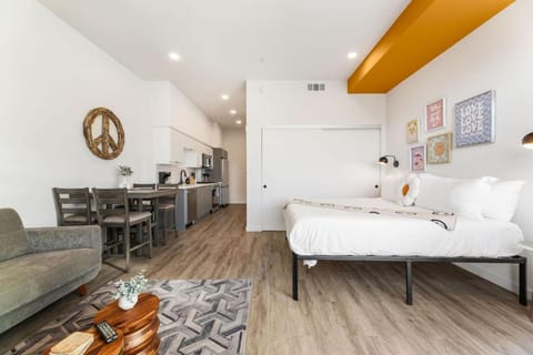 The Dodger Hideaway, Serene Studio Suite Apartment in Echo Park