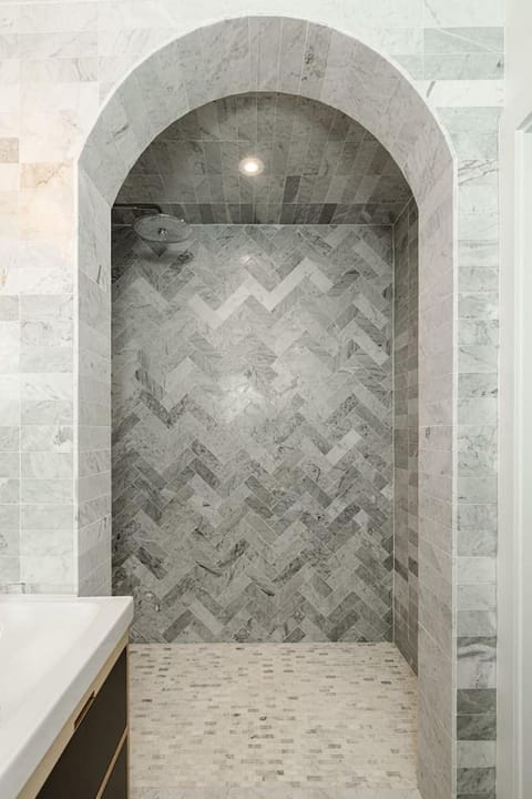 Lux Condo Near Washington Park - Walk Everywhere Apartment in Over The Rhine