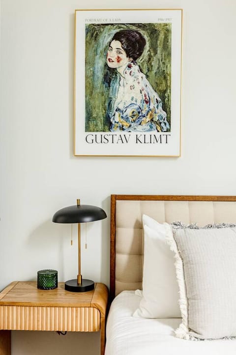 Lux Condo Near Washington Park - Walk Everywhere Apartment in Over The Rhine