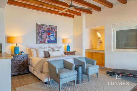 NEW LISTING! 4 Bd Beachfront Villa Fully Staffed Villa in Baja California Sur