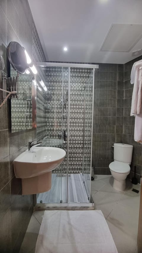 Shower, Toilet, Bathroom, bidet