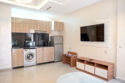 TV and multimedia, Kitchen or kitchenette, stove, washing machine