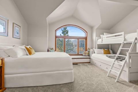 Deer Valley Townhome New Listing Sleeps 20 Free Bus System Near By House in Park City