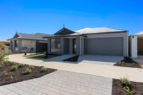 Property building, Street view