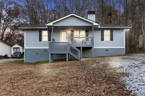 Pjs Inlet House in Lake Hartwell