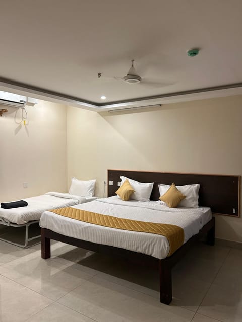 Sri Saai Surguru Residency Hotel in Puducherry