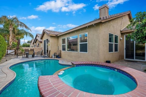 Pool & Spa Gated Community Walk to Festivals! House in Indio