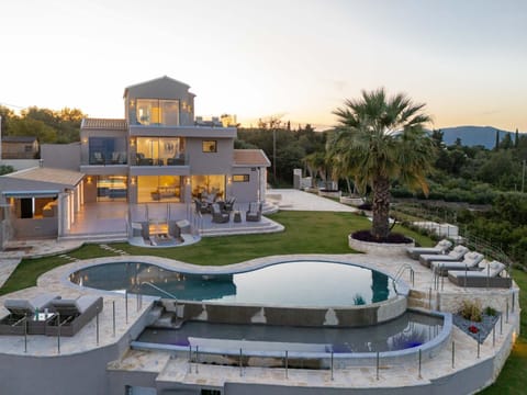 Property building, Patio, Spring, Day, Natural landscape, Garden, Garden view, Pool view, Swimming pool