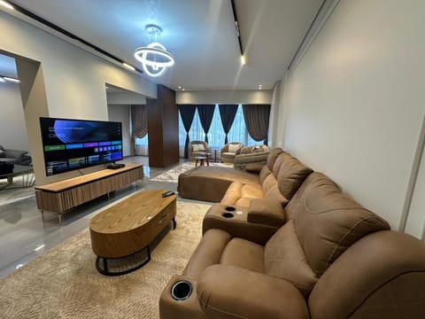 Communal lounge/ TV room, TV and multimedia, Living room, Seating area, Evening entertainment