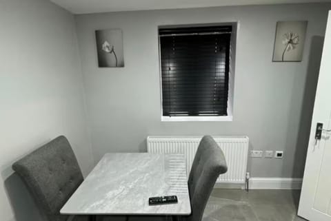 Entire guest house in Erith Apartment in Dartford