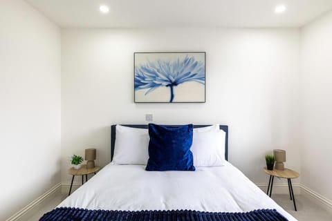 Majestic Lux 5bed 2bath Free Parking Garden Central London condo Apartment in London Borough of Ealing