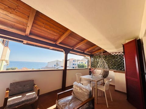 View (from property/room), Balcony/Terrace, Living room, Dining area, Sea view