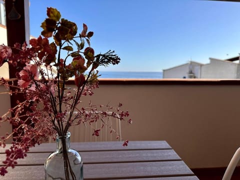 View (from property/room), Balcony/Terrace, Dining area, Sea view