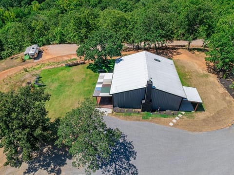 Twisted Tree with Arkansas River Views and Hot Tub House in Muskogee