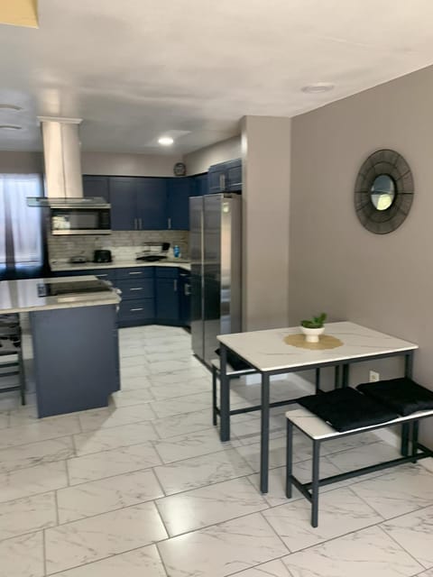 Kitchen or kitchenette, Dining area, oven, stove