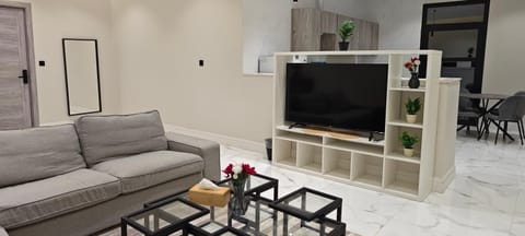 Communal lounge/ TV room, TV and multimedia, Living room, Seating area, Evening entertainment