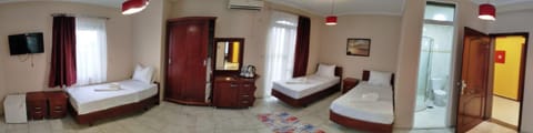 Bathroom, TV and multimedia, Photo of the whole room, Bedroom, towels, air conditioner