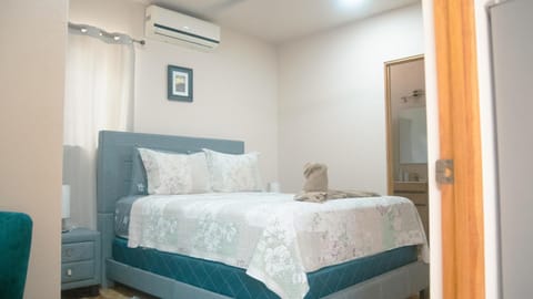 Bed, Photo of the whole room, Bedroom, air conditioner