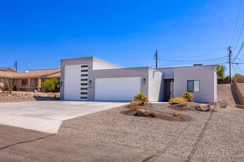 New Home Modern Central Spacious House in Lake Havasu City