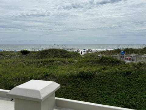 Beach Luxury at Ocean Creek Plantation Apartamento in Briarcliffe Acres