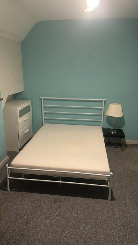 Zal double room available Apartment in London Borough of Southwark