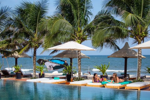 Day, People, Natural landscape, Beach, Pool view, Sea view, Swimming pool, group of guests, sunbed