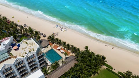 Day, Natural landscape, Bird's eye view, Beach, Sea view, Swimming pool, sunbed