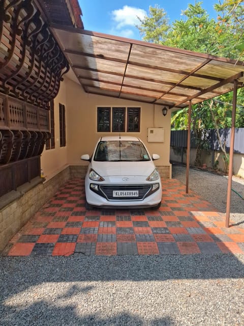 Heritage Naalukettu Home Apartment in Kumarakom