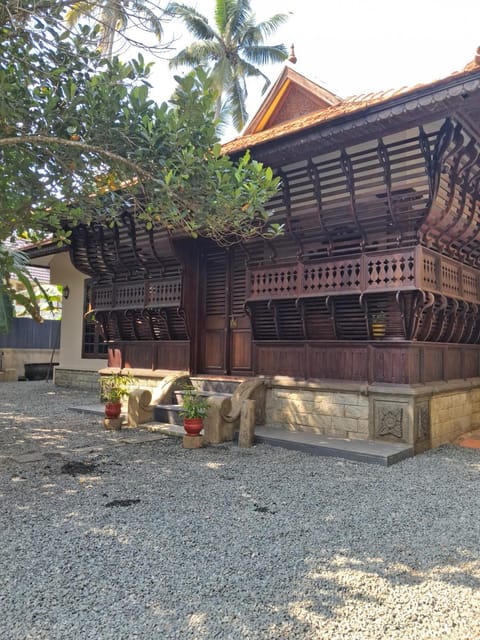 Heritage Naalukettu Home Apartment in Kumarakom