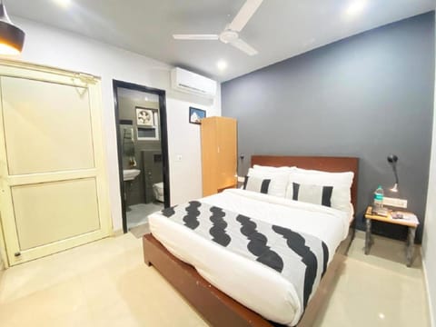 Bed, Photo of the whole room, Bedroom, wardrobe, air conditioner